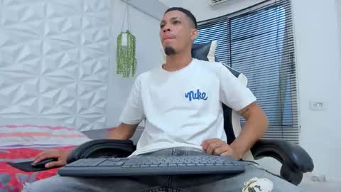 Snapshot of dave_skinnycum420 chatting on 09-15-25, 12:38 dave online show from 09-15-25, 12:38