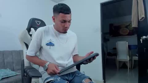 Snapshot of dave_skinnycum420 chatting on 09-29-25, 02:16 dave online show from 09-29-25, 02:16