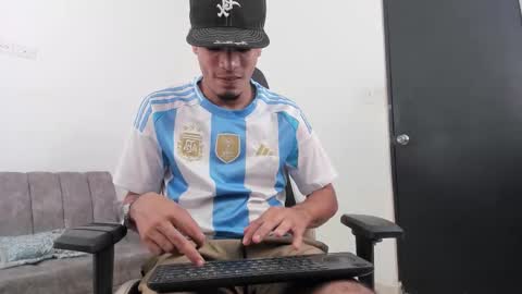 Snapshot of dave_skinnycum420 chatting on 10-02-25, 06:09 dave online show from 10-02-25, 06:09