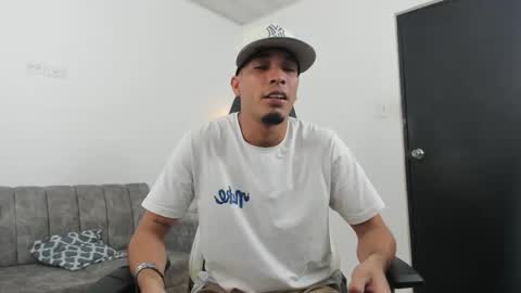 Snapshot of dave_skinnycum420 chatting on 10-04-25, 05:27 dave online show from 10-04-25, 05:27