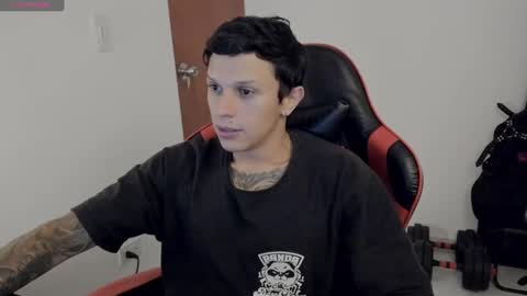 Snapshot of davebroww chatting on 10-07-25, 12:41 Dave Brown online show from 10-07-25, 12:41