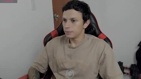 Snapshot of davebroww chatting on 10-10-25, 01:37 Dave Brown online show from 10-10-25, 01:37