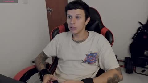 Snapshot of davebroww chatting on 10-11-25, 11:53 Dave Brown online show from 10-11-25, 11:53