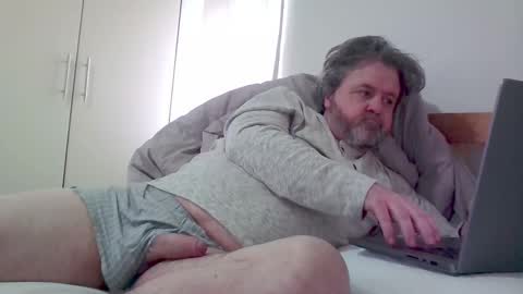 Snapshot of davenotts27179 chatting on 02-26-25, 10:26 Dave notts online show from 02-26-25, 10:26