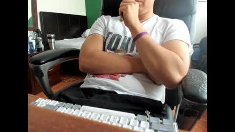 Snapshot of david_2789 chatting on 01-03-25, 08:43 David online show from 01-03-25, 08:43