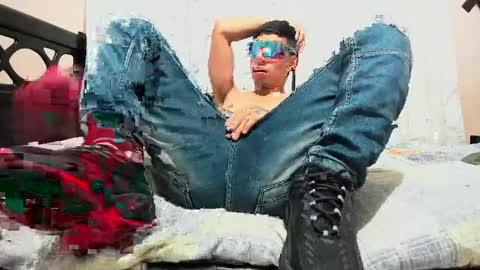 Snapshot of david_latin666_ chatting on 04-11-26, 03:44 David online show from 04-11-26, 03:44
