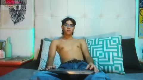 Snapshot of davidcahs17_ chatting on 07-25-26, 09:45 -- David --- online show from 07-25-26, 09:45