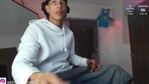 Snapshot of davidxxx02 chatting on 09-19-25, 12:56 Estiven online show from 09-19-25, 12:56