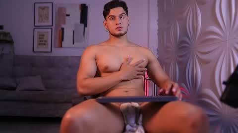Snapshot of davies_brown chatting on 04-22-26, 10:33 Davies brown schedule 12pm to 5pm col time online show from 04-22-26, 10:33