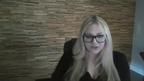 Snapshot of davinadeep chatting on 10-15-25, 10:21 Davina online show from 10-15-25, 10:21