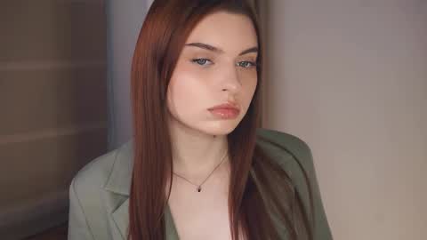 Snapshot of davinagreengo chatting on 04-15-26, 10:10 Louise online show from 04-15-26, 10:10