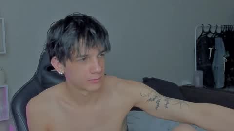 Snapshot of davisross chatting on 12-12-24, 07:37 davis online show from 12-12-24, 07:37