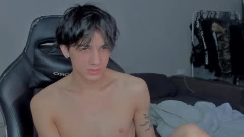 Snapshot of davisross chatting on 01-09-25, 08:55 davis online show from 01-09-25, 08:55