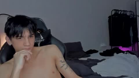 Snapshot of davisross chatting on 01-29-25, 02:21 davis online show from 01-29-25, 02:21