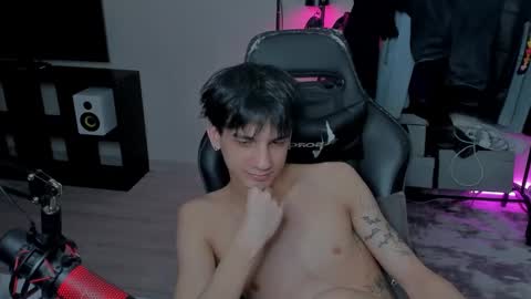 Snapshot of davisross chatting on 03-04-25, 06:15 davis online show from 03-04-25, 06:15