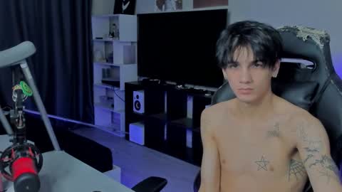 Snapshot of davisross chatting on 09-19-25, 05:20 davis online show from 09-19-25, 05:20