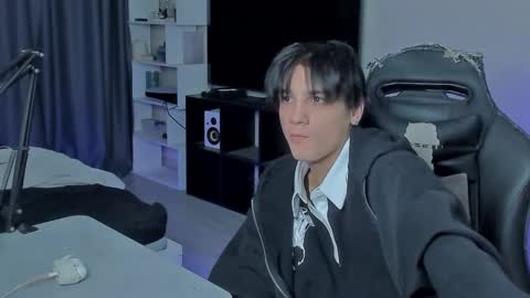 Snapshot of davisross chatting on 10-06-25, 12:30 davis online show from 10-06-25, 12:30