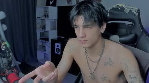 Snapshot of davisross chatting on 10-12-25, 08:30 davis online show from 10-12-25, 08:30