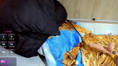 Snapshot of dayhanshelby chatting on 09-18-25, 10:23 nice too meet you i m alison online show from 09-18-25, 10:23