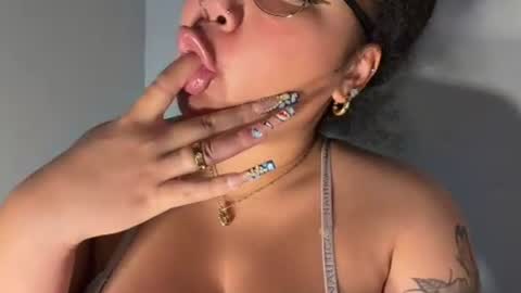 Snapshot of dayqueen1 chatting on 06-30-26, 11:33 dayqueen1 online show from 06-30-26, 11:33