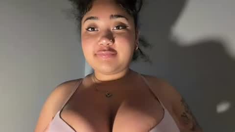 Snapshot of dayqueen1 chatting on 07-19-26, 09:35 dayqueen1 online show from 07-19-26, 09:35