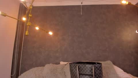 DAYRA ANGELS online show from 12-18-25, 08:04