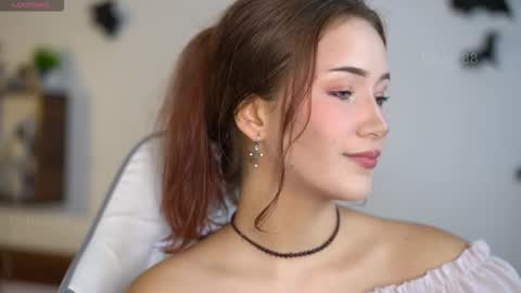 Snapshot of dazy_88 chatting on 11-20-25, 03:39 Dazy My Fansly online show from 11-20-25, 03:39