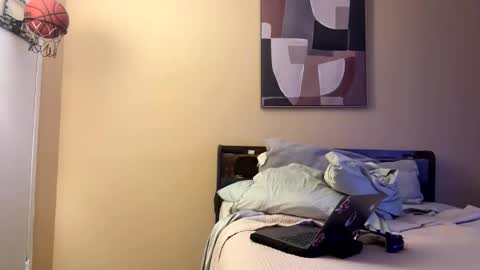 Snapshot of dbetterthanhis chatting on 11-19-25, 05:40 Jiminy Dick It online show from 11-19-25, 05:40