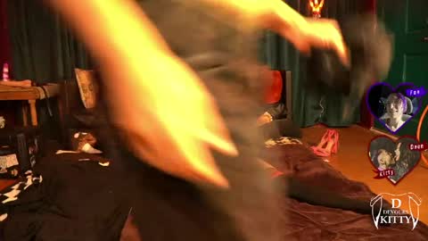 D Devours Kitty online show from 04-10-26, 04:28