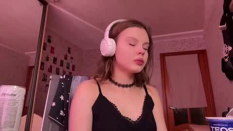 Snapshot of deanacharon chatting on 06-05-26, 01:06 Dee online show from 06-05-26, 01:06