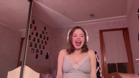 Snapshot of deanacharon chatting on 06-07-26, 08:18 Dee online show from 06-07-26, 08:18