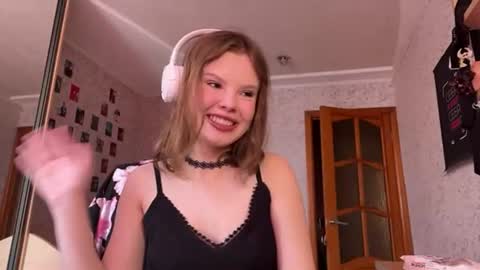 Snapshot of deanacharon chatting on 07-01-26, 11:01 Dee online show from 07-01-26, 11:01