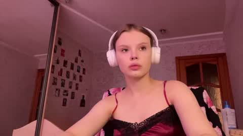 Snapshot of deanacharon chatting on 07-10-26, 01:14 Dee online show from 07-10-26, 01:14