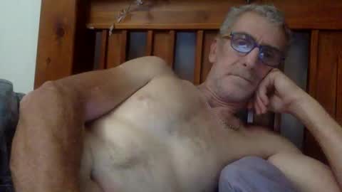 deanofflove2210 online show from 12-10-24, 08:40