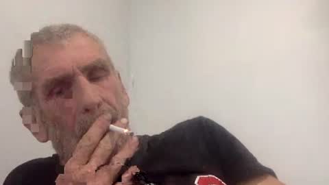 Snapshot of deanofflove221000 chatting on 09-16-25, 05:52 deanofflove221000 online show from 09-16-25, 05:52