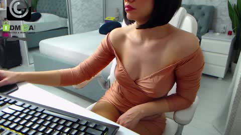 Snapshot of dear_ellisse chatting on 12-05-24, 10:44 Elly online show from 12-05-24, 10:44