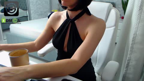 Snapshot of dear_ellisse chatting on 12-06-24, 08:37 Elly online show from 12-06-24, 08:37