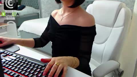 Snapshot of dear_ellisse chatting on 02-16-25, 09:48 Elly online show from 02-16-25, 09:48