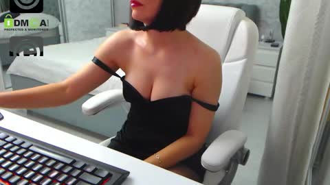 Snapshot of dear_ellisse chatting on 09-17-25, 09:55 Elly online show from 09-17-25, 09:55
