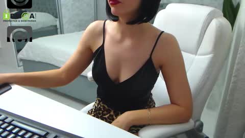 Snapshot of dear_ellisse chatting on 10-09-25, 08:12 Elly online show from 10-09-25, 08:12