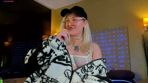 Debbie Mon Tue Fri Sun Sat GMT 3 1000am - 0400pm  online show from 04-18-26, 07:07