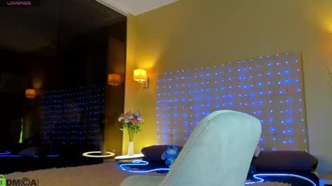 Debbie Mon Tue Fri Sun Sat GMT 3 1000am - 0400pm  online show from 04-18-26, 07:58