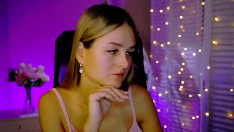 Debora online show from 11-18-25, 03:34