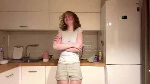 Hello My name is Sarah im new model here and little but shy. online show from 01-18-26, 05:17