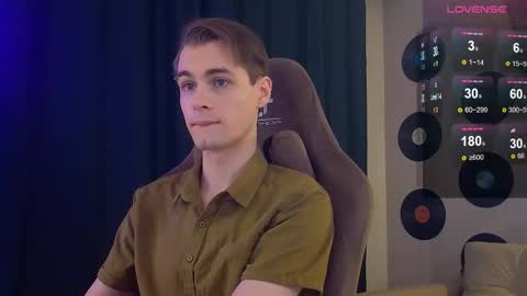 Snapshot of debugmee chatting on 11-29-25, 02:20 Samuel online show from 11-29-25, 02:20