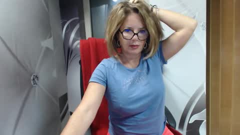 hi guys i m a cute milf i m here for good time and nice people pls be respectfool and enjoy me online show from 10-27-25, 03:21