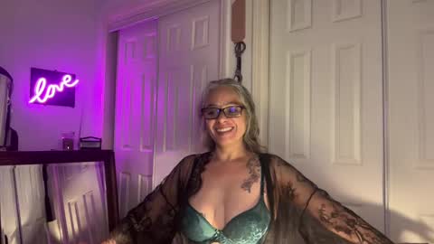 Snapshot of degeneratesaint chatting on 09-23-25, 02:36 Tori online show from 09-23-25, 02:36