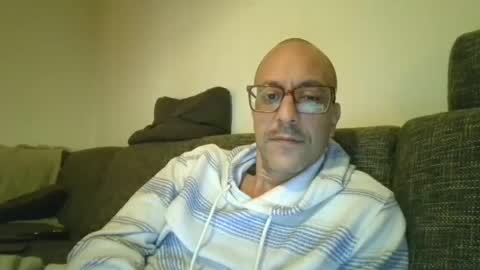 Snapshot of degrandis chatting on 10-26-25, 04:35 Luka Magic online show from 10-26-25, 04:35