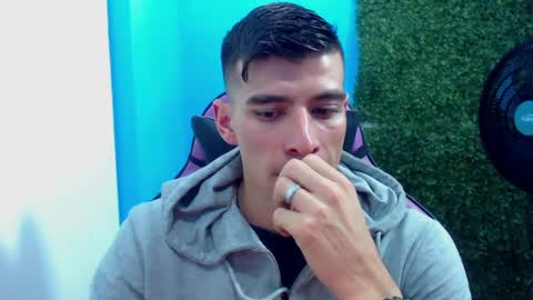 Snapshot of deiby_baby chatting on 12-18-24, 10:02 DEIBY online show from 12-18-24, 10:02