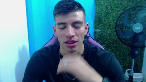 Snapshot of deiby_baby chatting on 12-19-24, 08:13 DEIBY online show from 12-19-24, 08:13